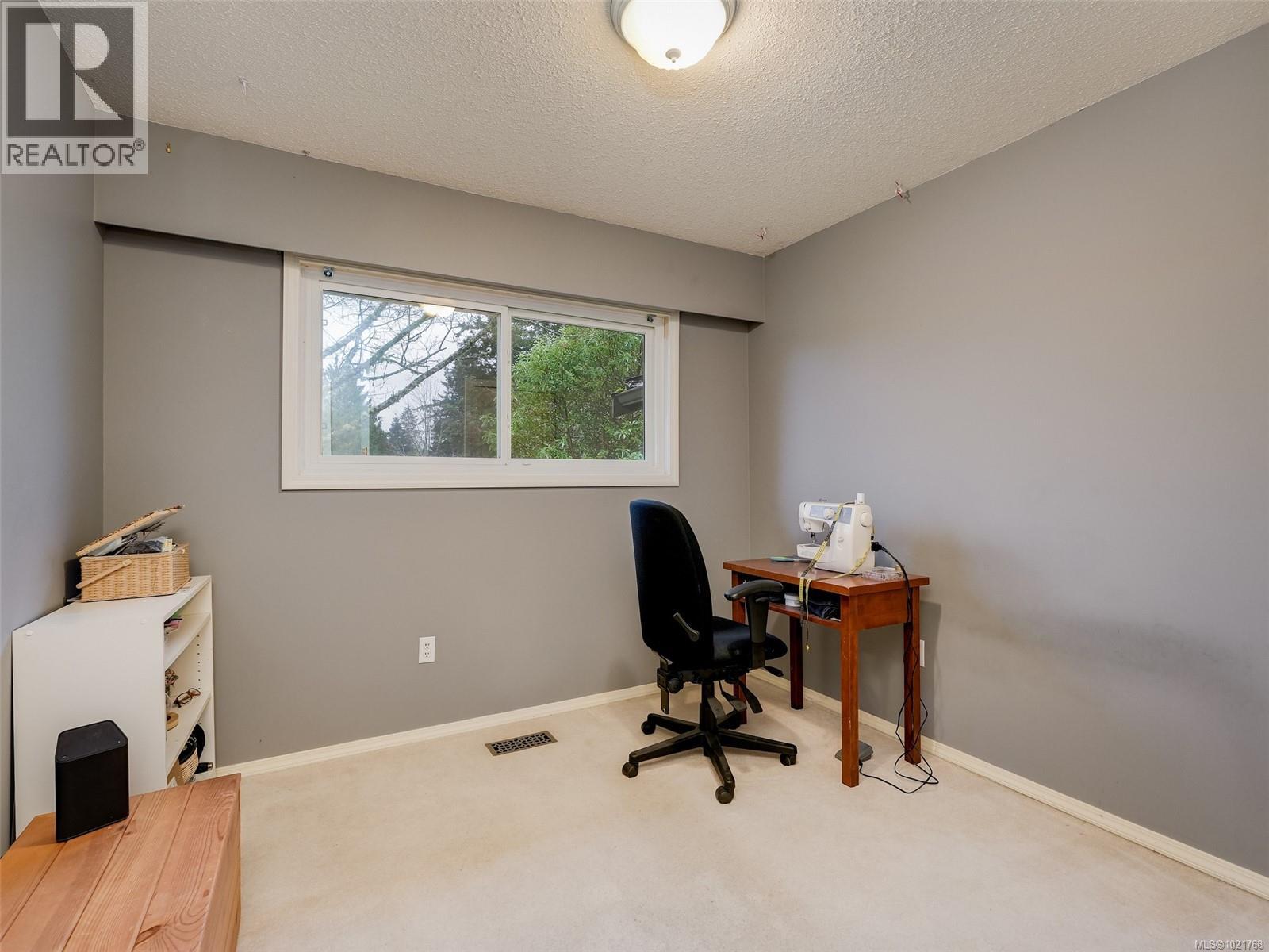 1018 Damelart Way, Central Saanich