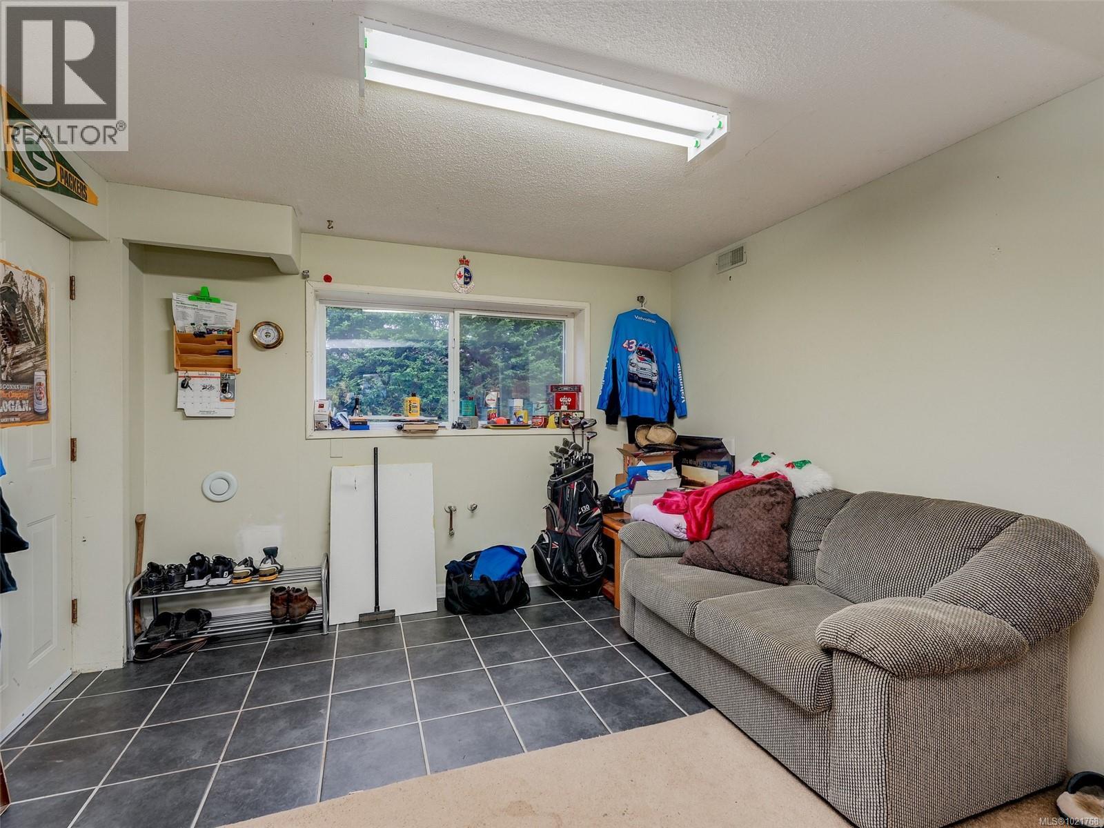 1018 Damelart Way, Central Saanich