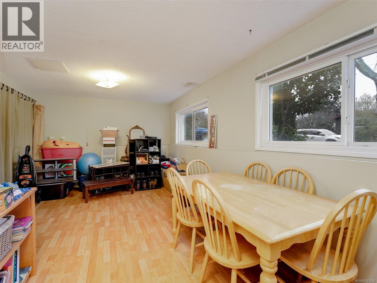 1018 Damelart Way, Central Saanich