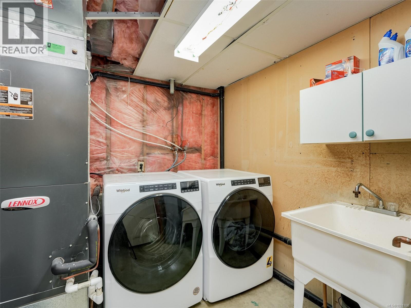 1018 Damelart Way, Central Saanich