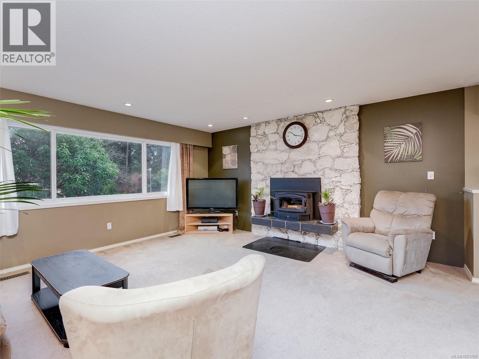 1018 Damelart Way, Central Saanich