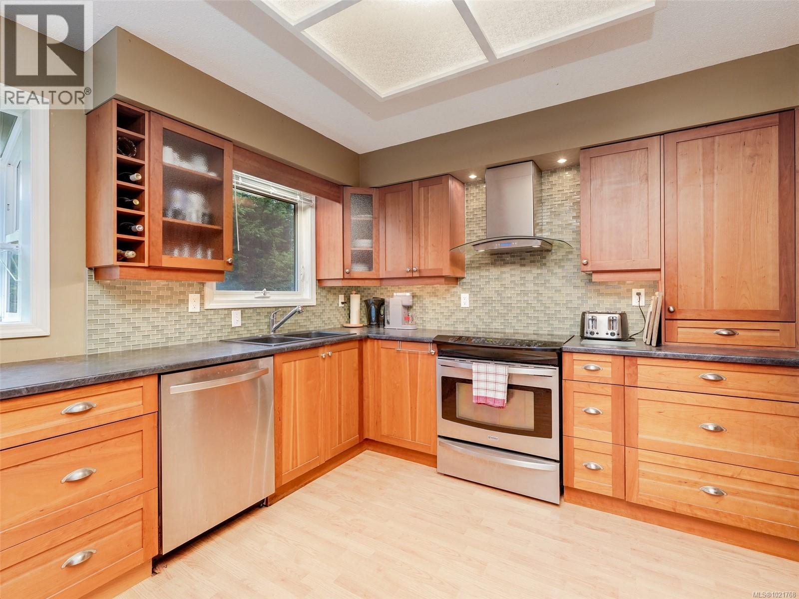 1018 Damelart Way, Central Saanich