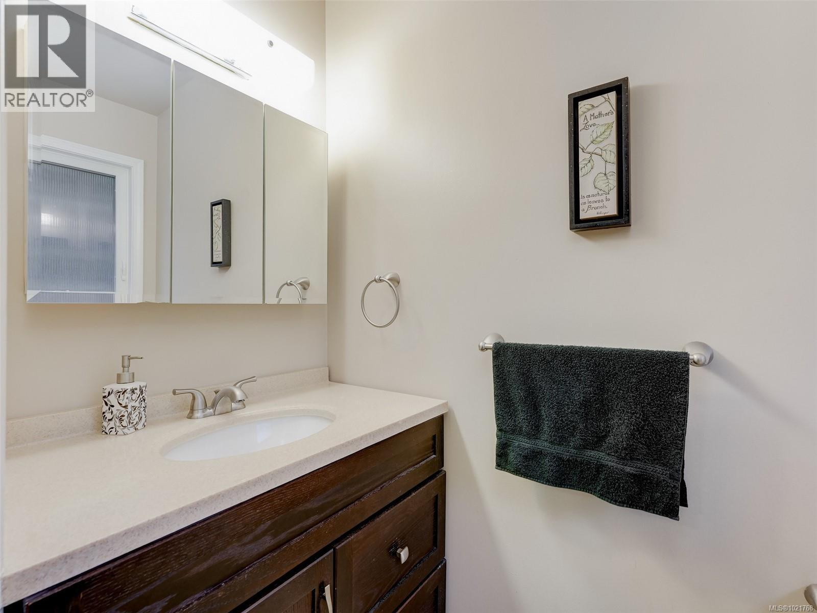 1018 Damelart Way, Central Saanich