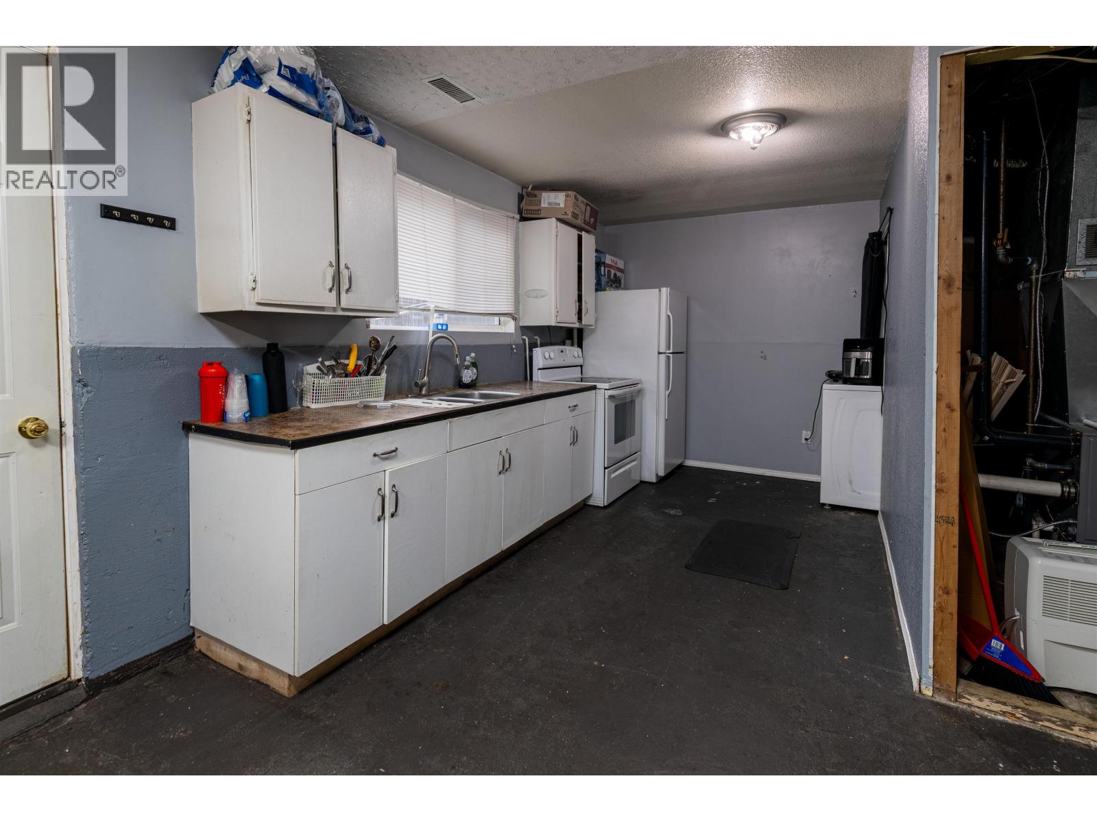 4813 POHLE Avenue, Terrace