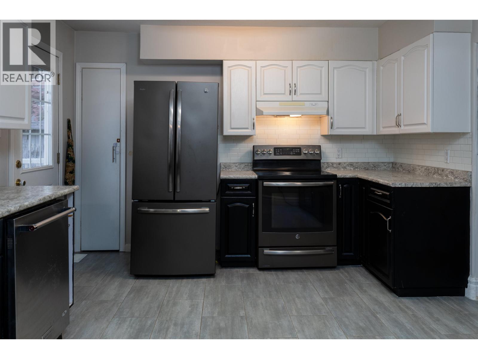 4813 POHLE Avenue, Terrace