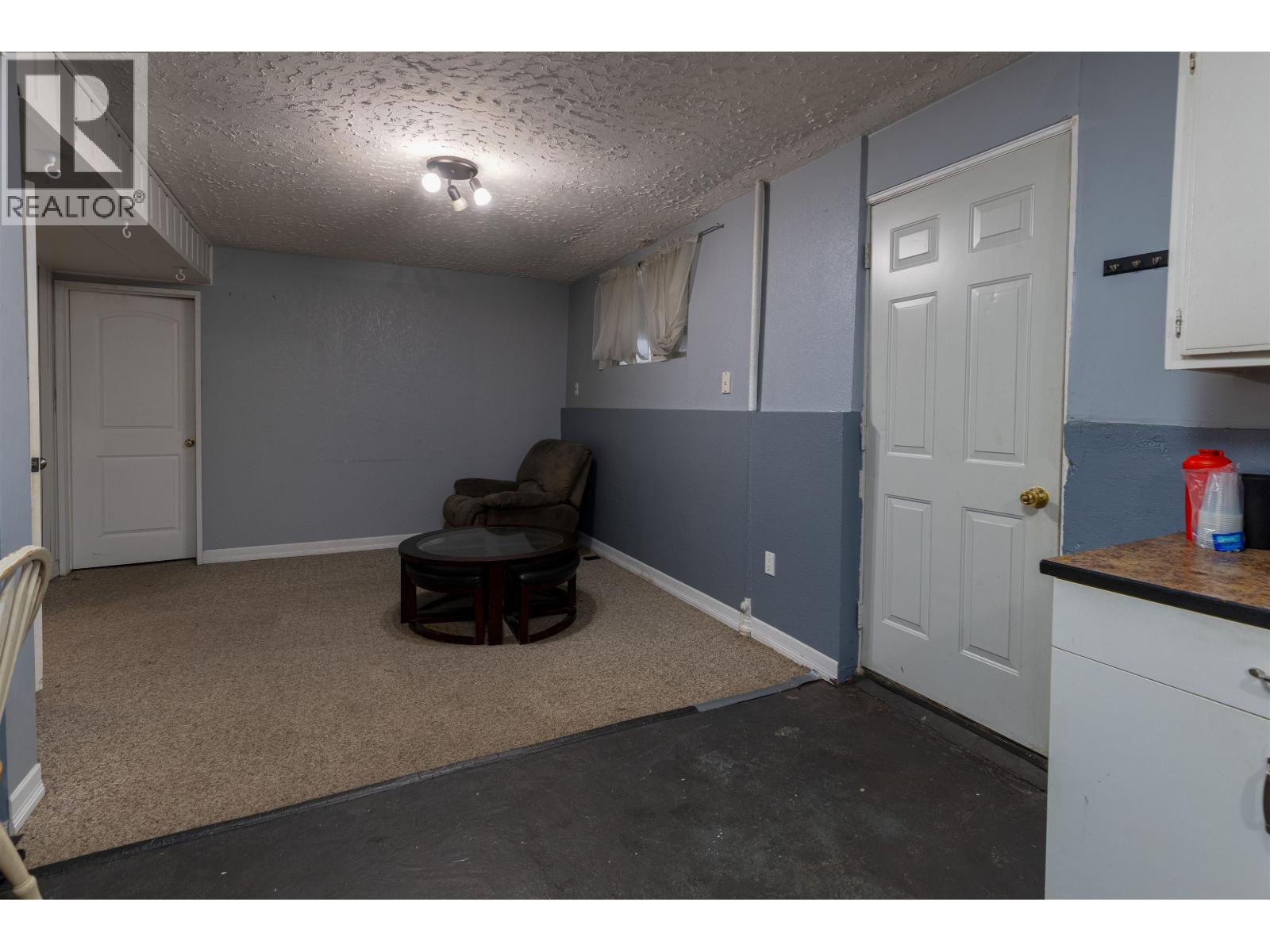 4813 POHLE Avenue, Terrace