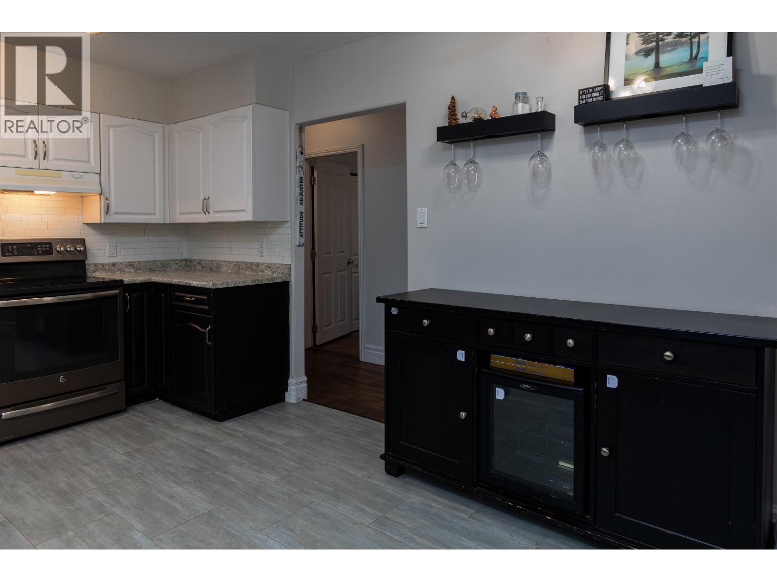 4813 POHLE Avenue, Terrace