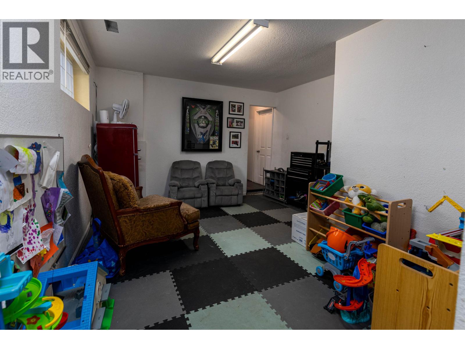 4813 POHLE Avenue, Terrace