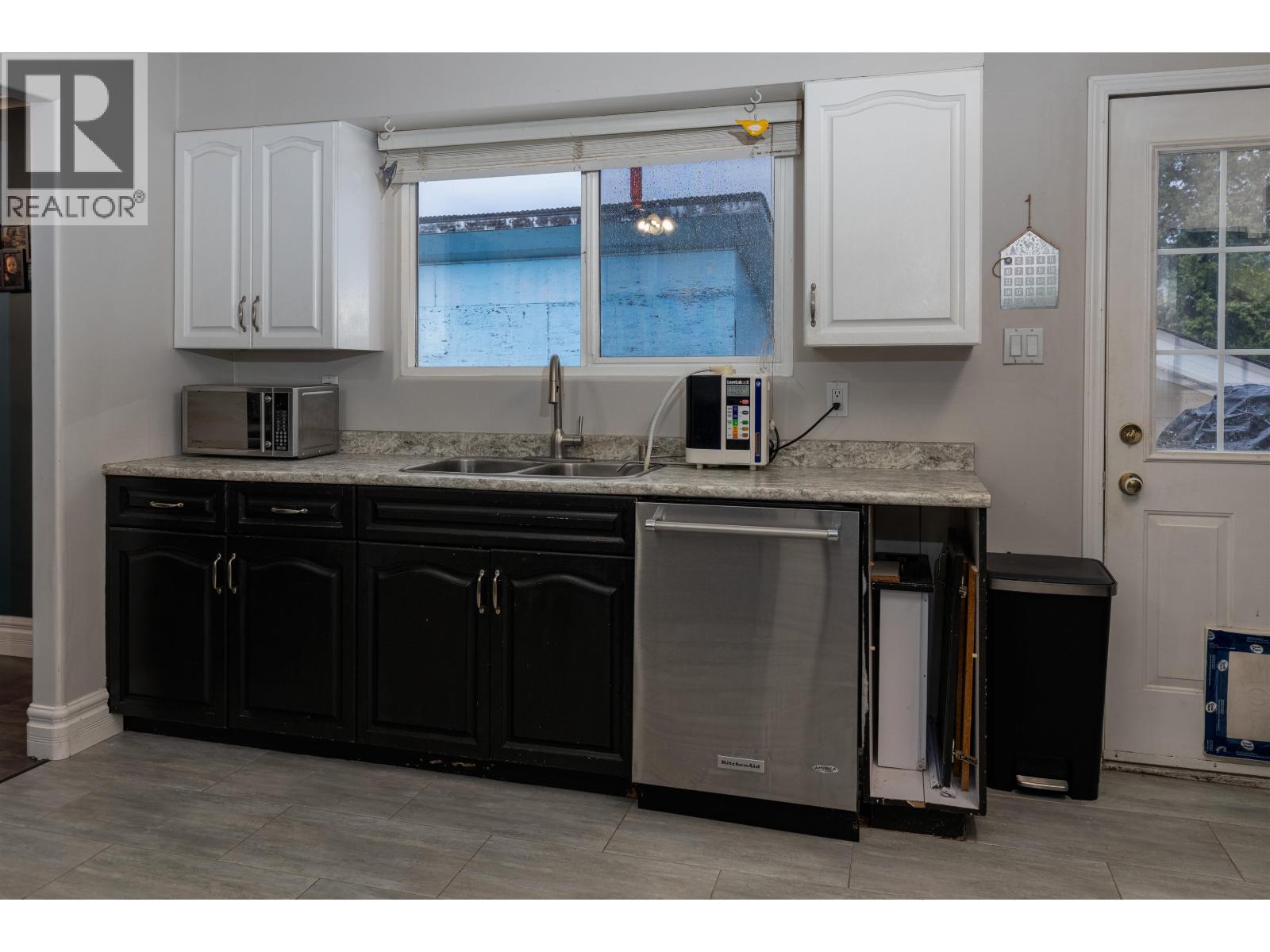 4813 POHLE Avenue, Terrace