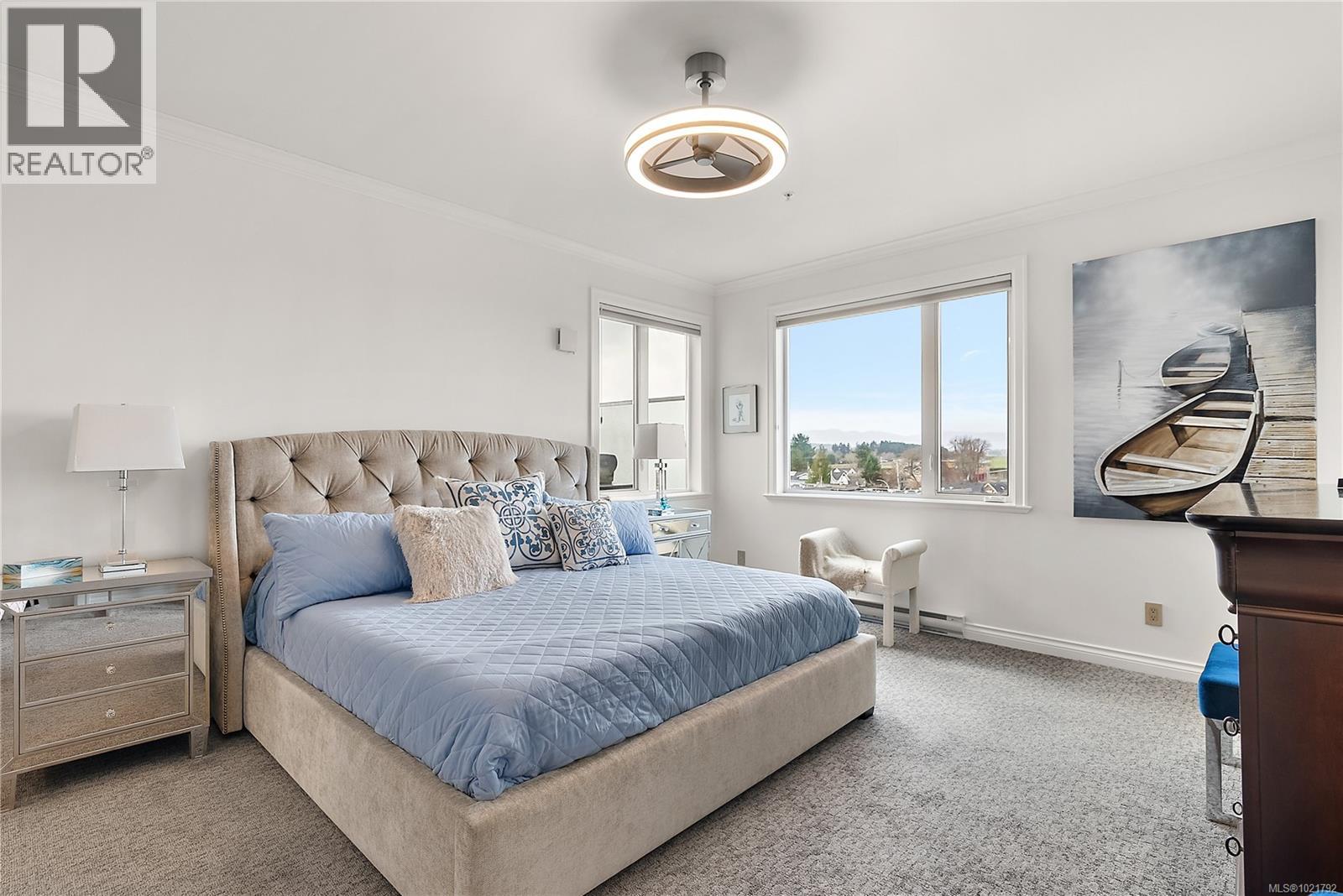 PH403 2409 Bevan Ave, Sidney