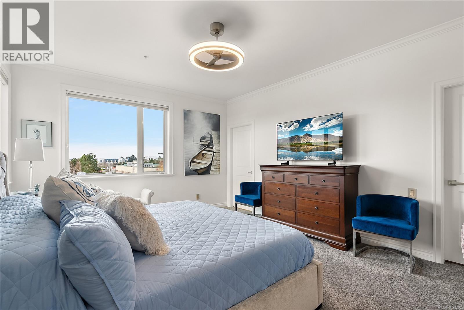 PH403 2409 Bevan Ave, Sidney