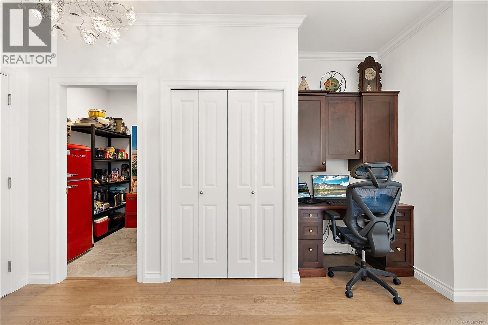 PH403 2409 Bevan Ave, Sidney