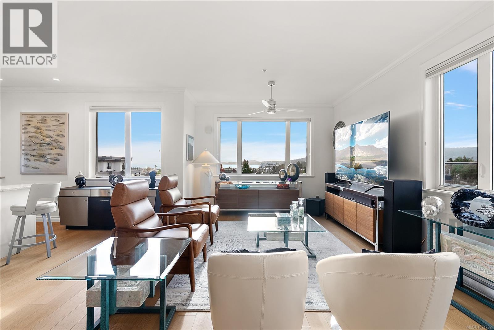 PH403 2409 Bevan Ave, Sidney