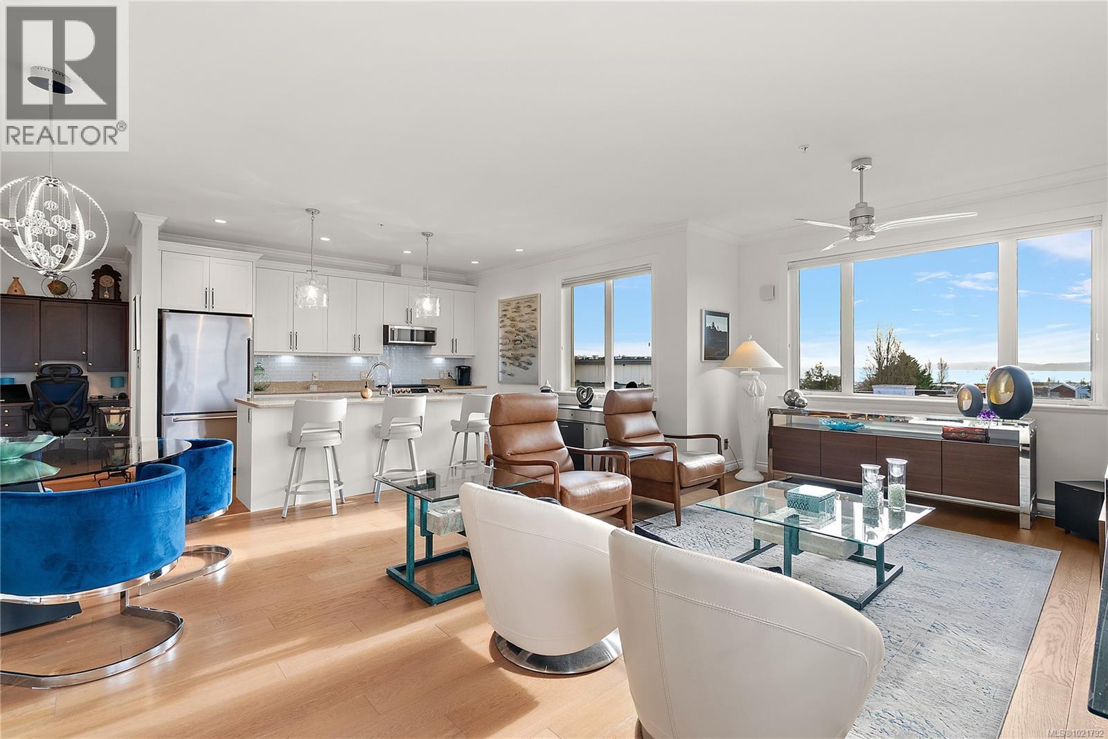 PH403 2409 Bevan Ave, Sidney