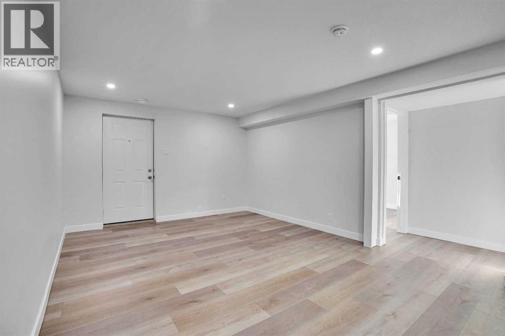 Single Family House 4 Level for Sale in  Castleglen Way NE Castleridge Calgary 