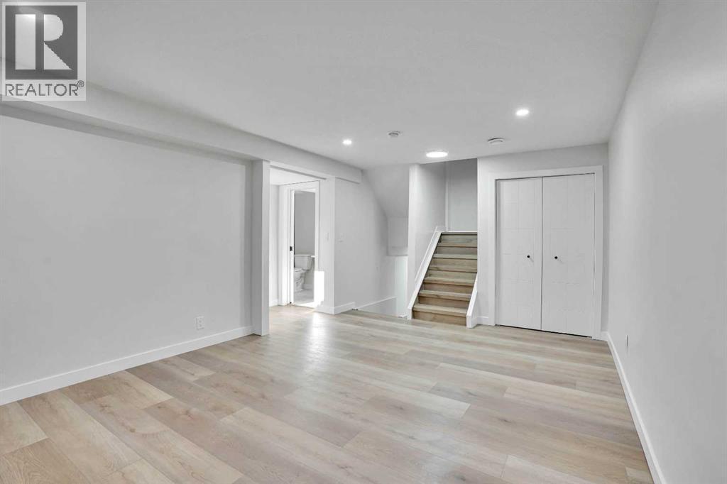 Single Family House 4 Level for Sale in  Castleglen Way NE Castleridge Calgary 