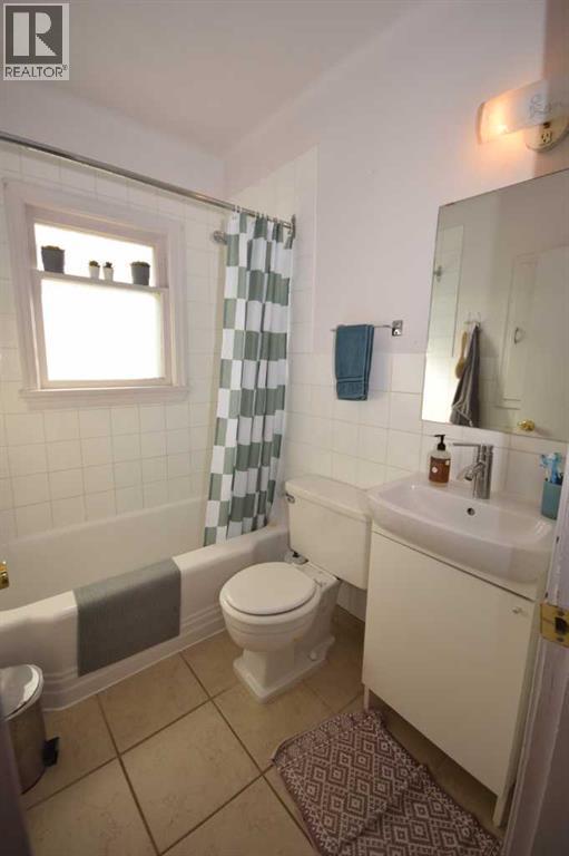 Single Family House for Sale in main floor   Street NW Capitol Hill Calgary 