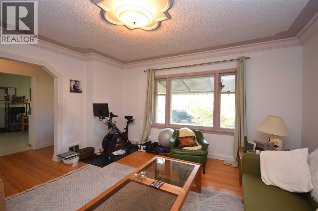 Single Family House for Sale in main floor   Street NW Capitol Hill Calgary 