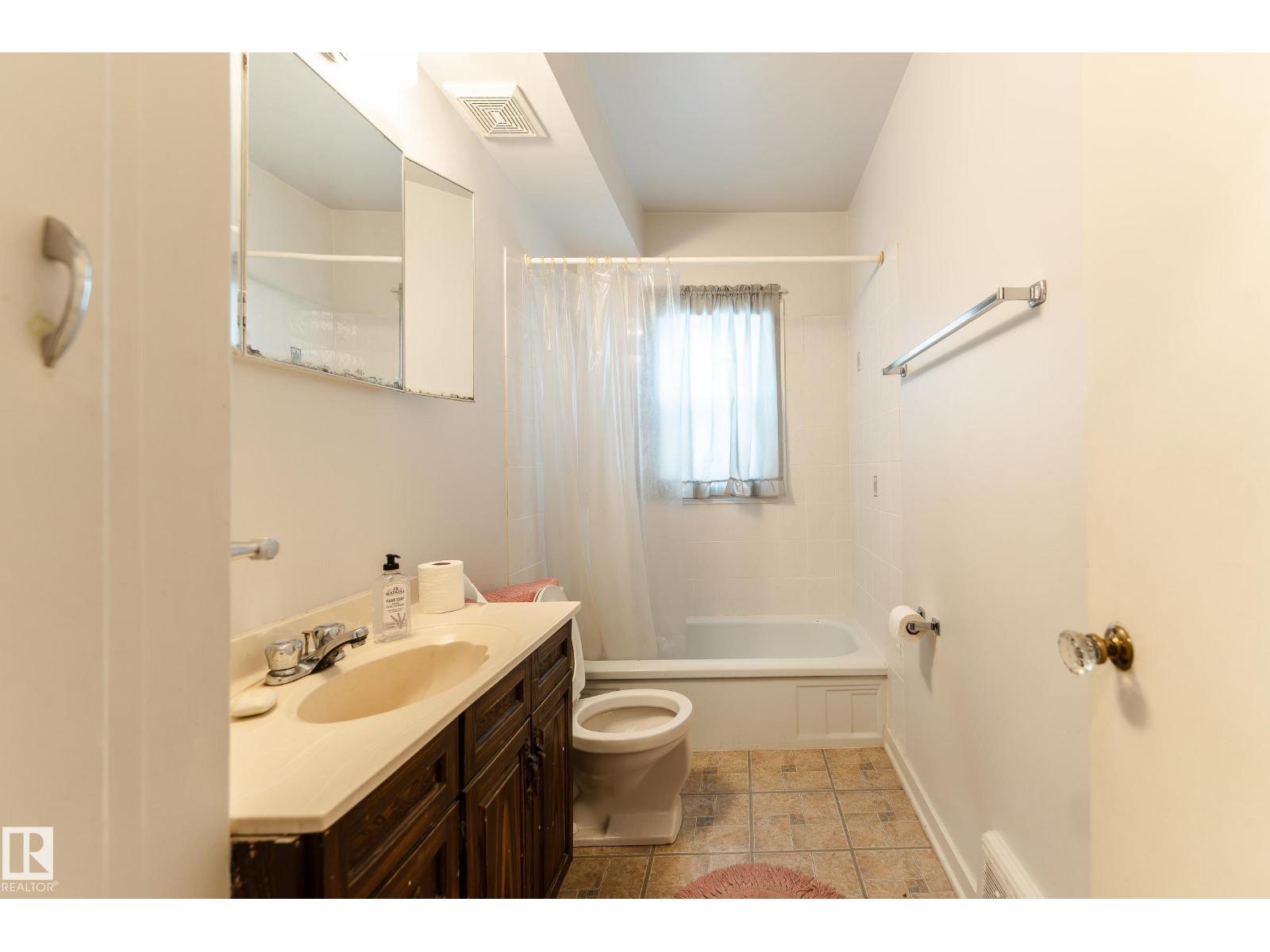 11250 72 AV NW, Edmonton