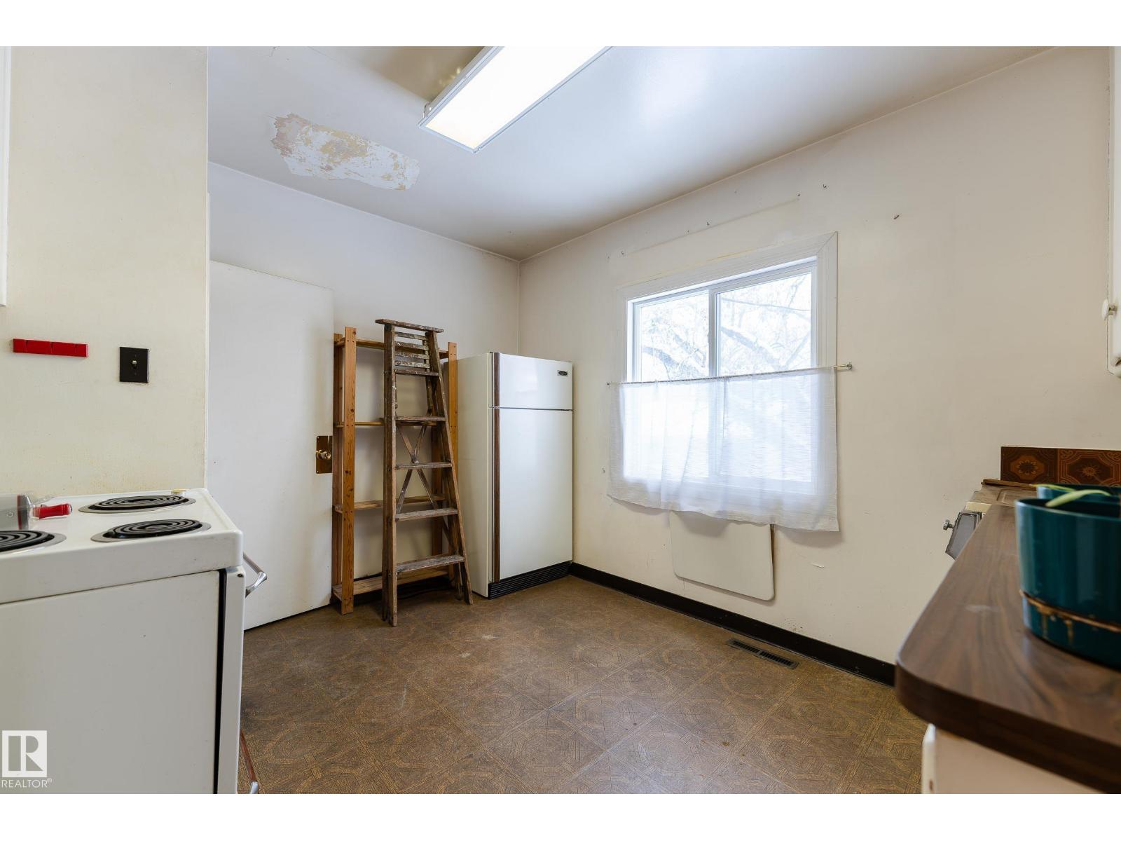 11250 72 AV NW, Edmonton