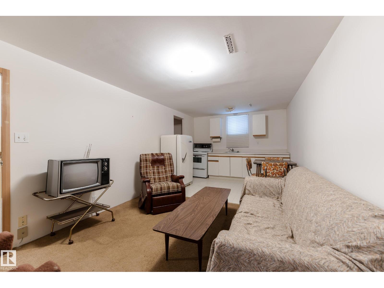 11250 72 AV NW, Edmonton