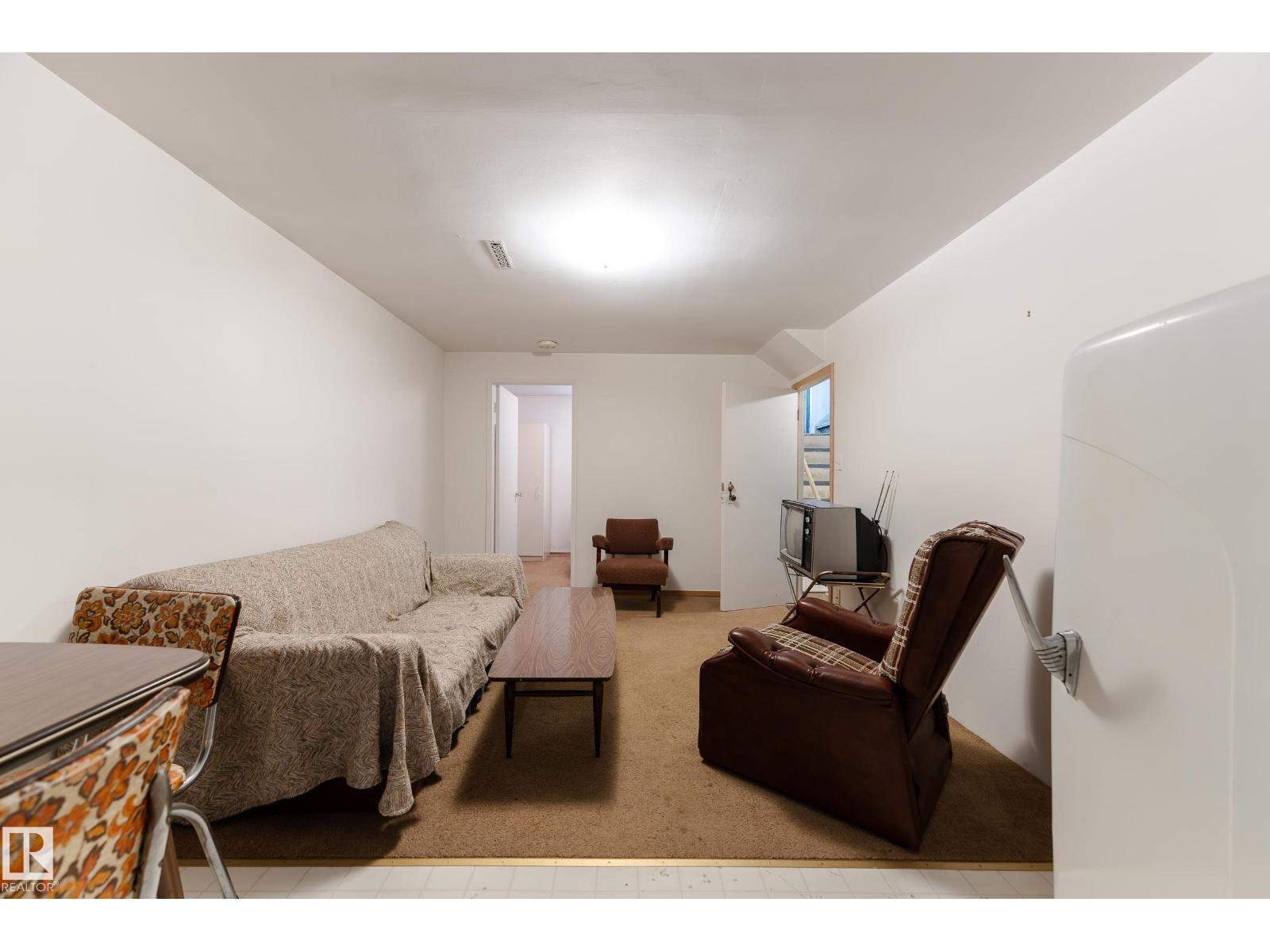 11250 72 AV NW, Edmonton