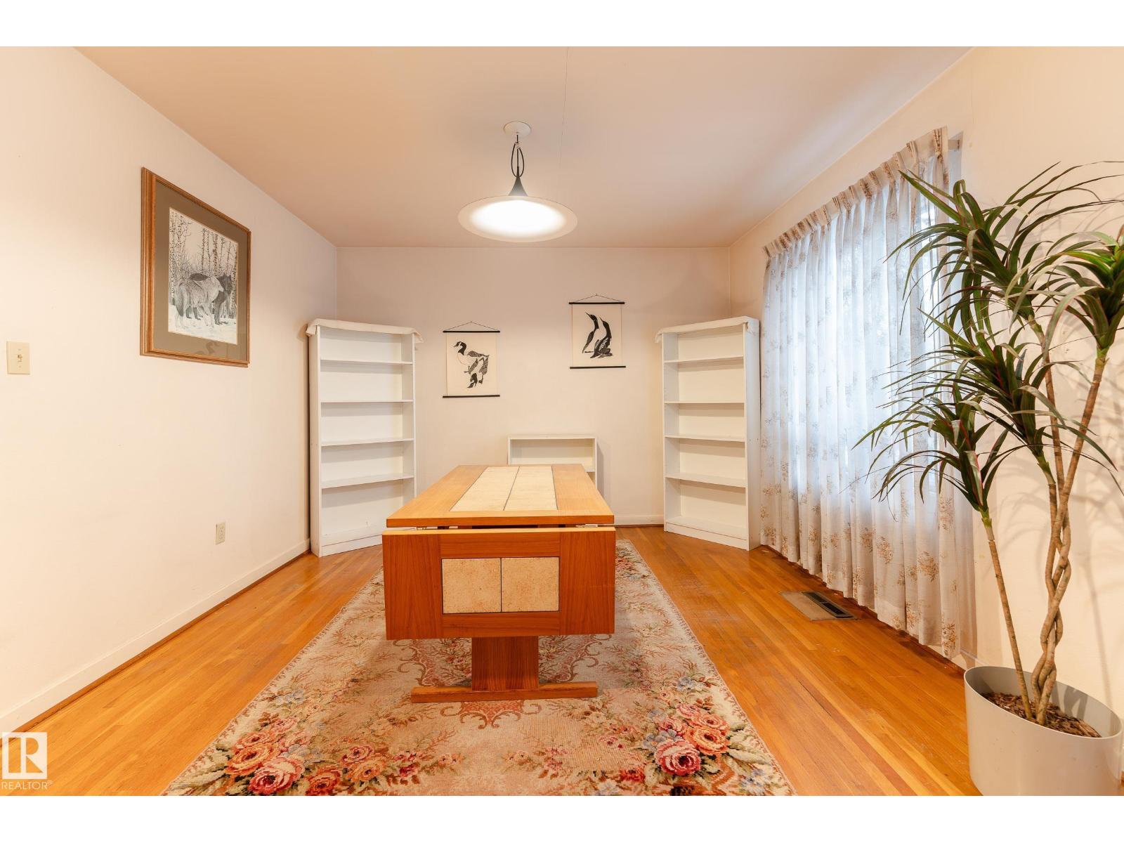 11250 72 AV NW, Edmonton