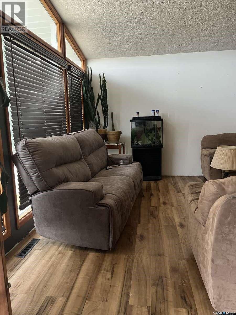 506 1st AVENUE W - Photo 5 of 31, Leader, Saskatchewan