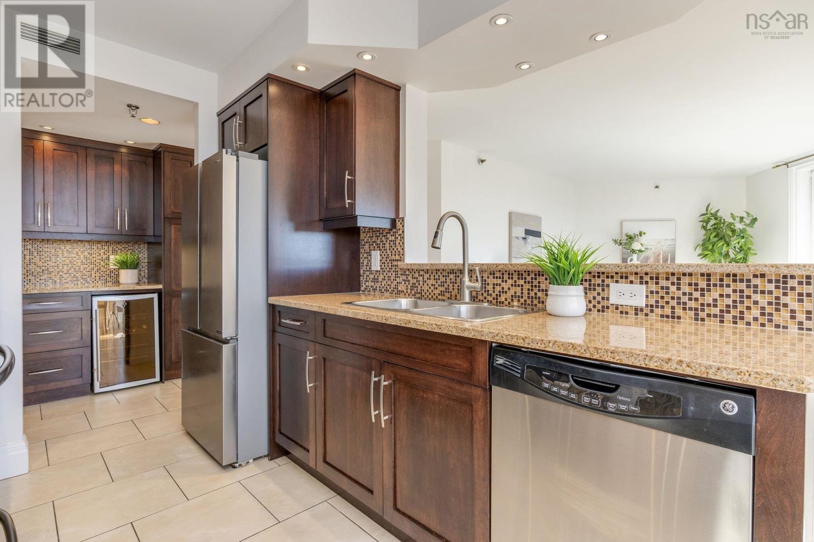 Property 21 of 45 of 710 45 Vimy Avenue