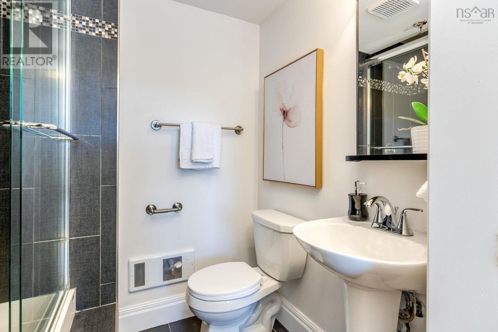 Property 39 of 45 of 710 45 Vimy Avenue