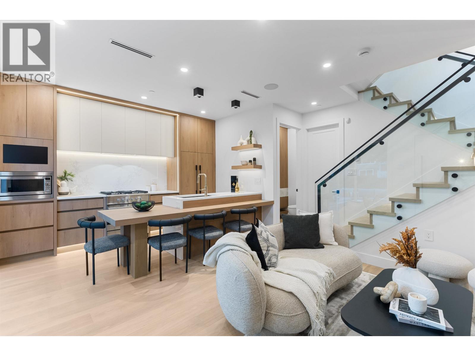 1 2435 NAPIER STREET, Vancouver