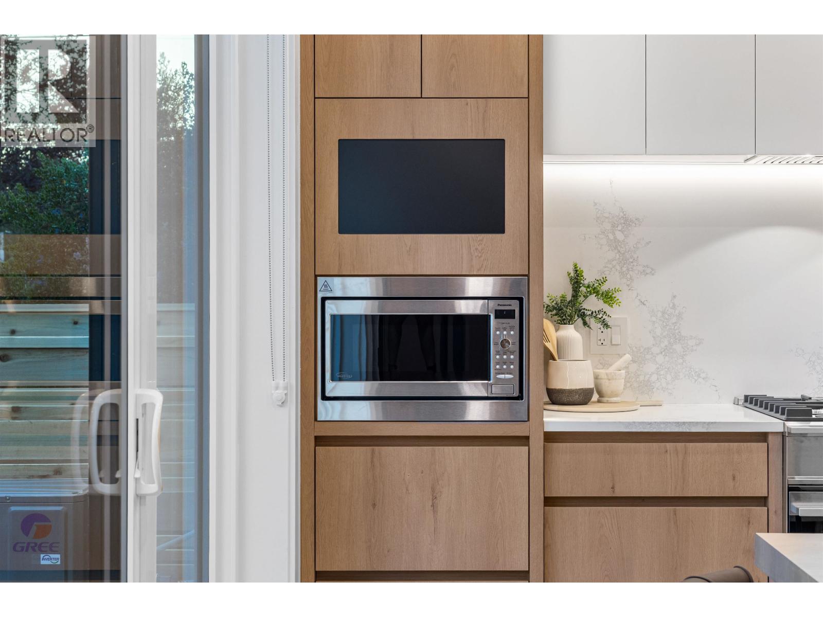 1 2435 NAPIER STREET, Vancouver