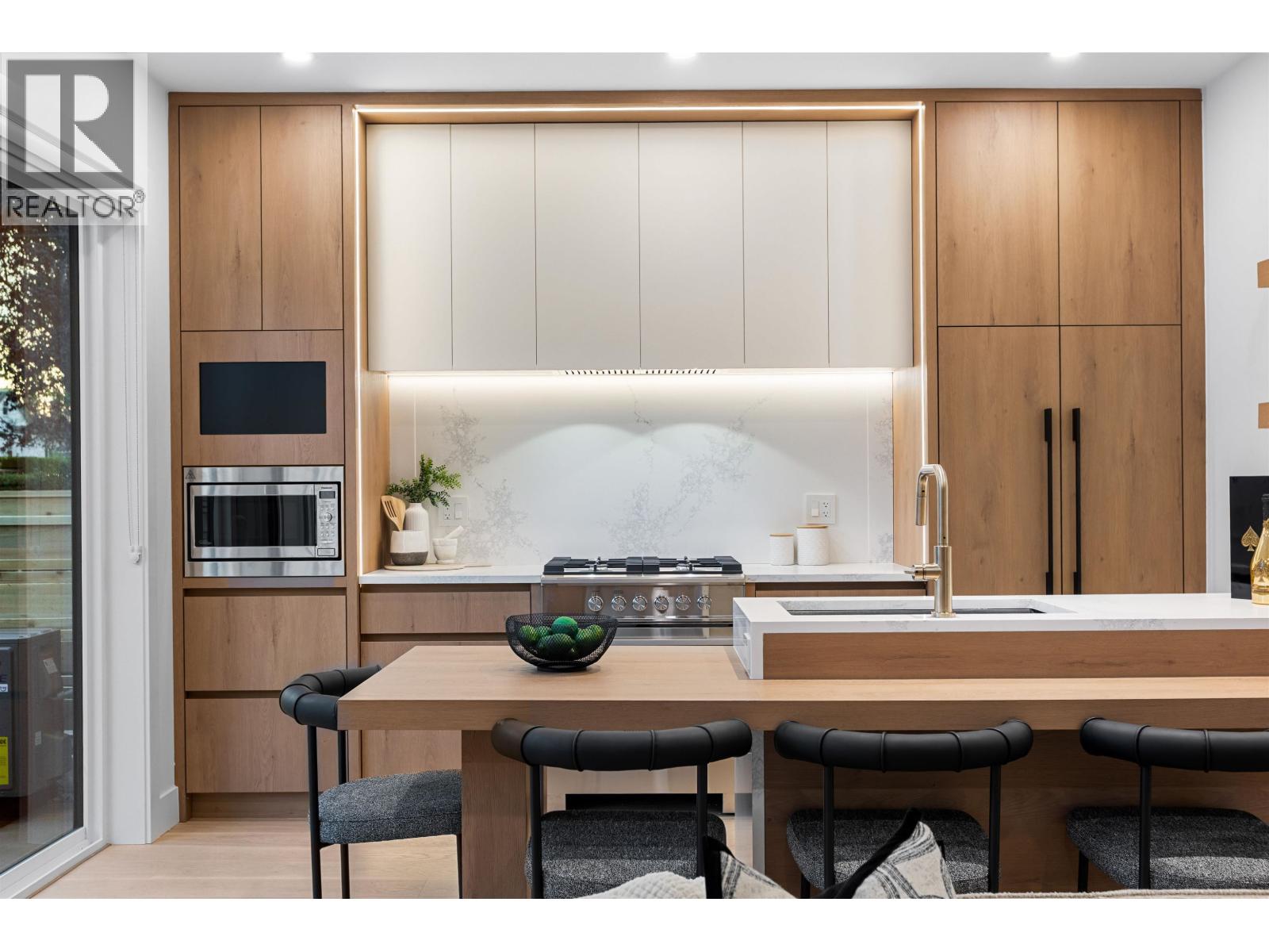 1 2435 NAPIER STREET, Vancouver