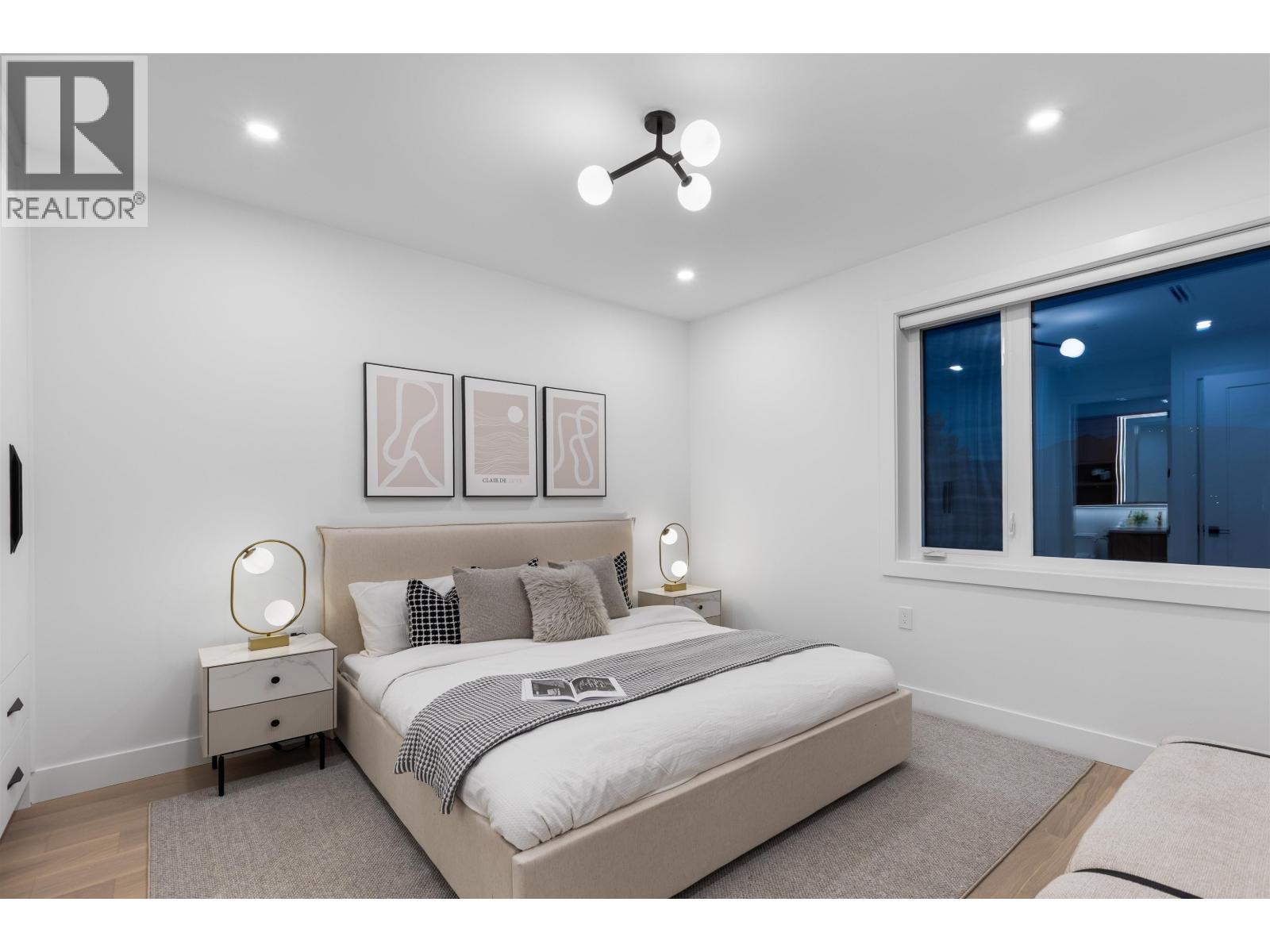 2 2435 NAPIER STREET, Vancouver