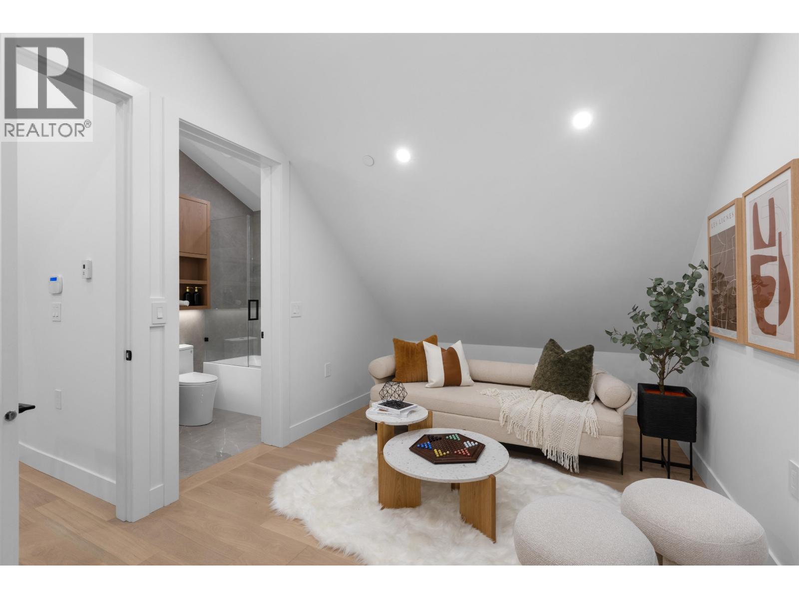 2 2435 NAPIER STREET, Vancouver