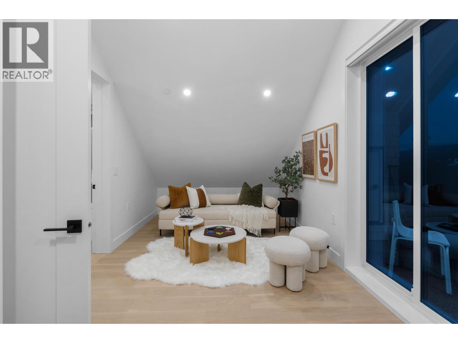 2 2435 NAPIER STREET, Vancouver