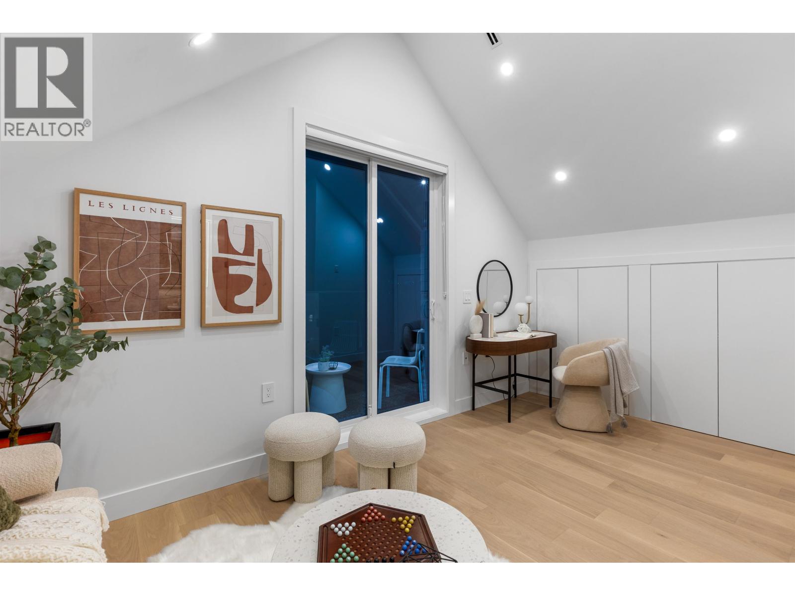 2 2435 NAPIER STREET, Vancouver