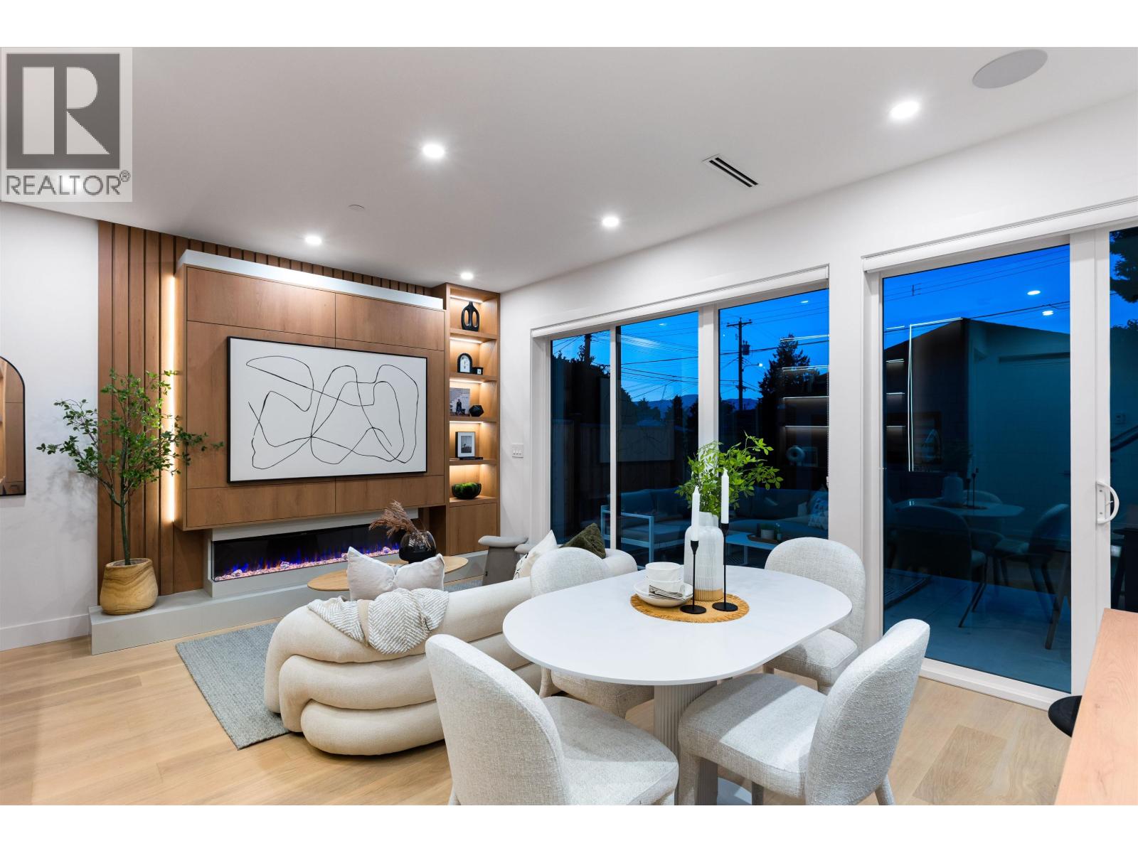 2 2435 NAPIER STREET, Vancouver