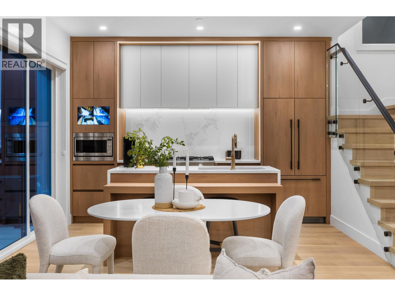 2 2435 NAPIER STREET, Vancouver