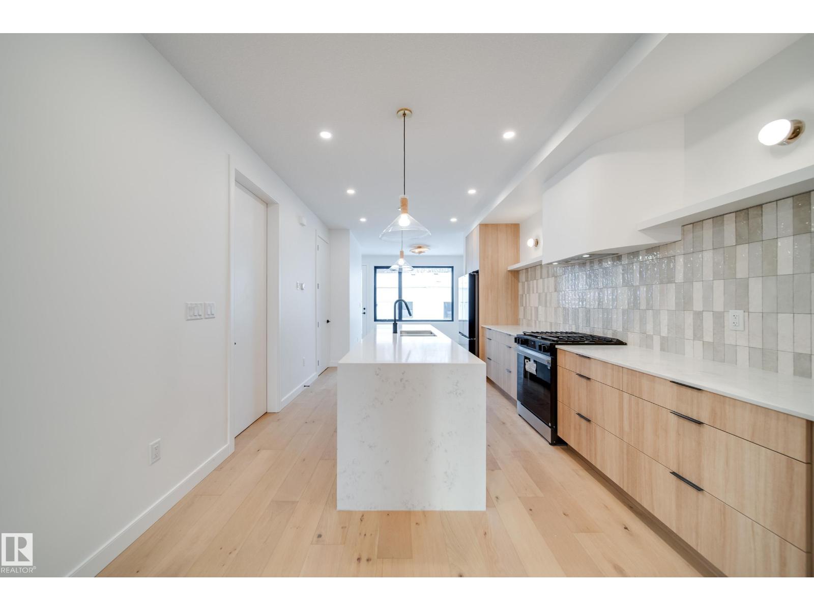 7540 80 AV NW, Edmonton