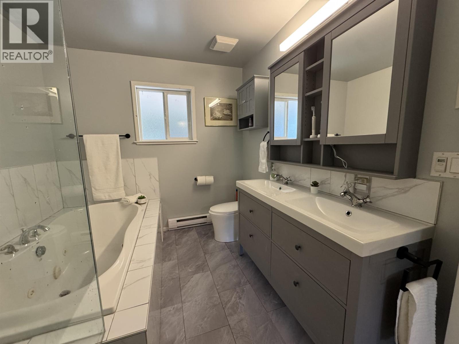 714 CHARTER ROAD, Mayne Island