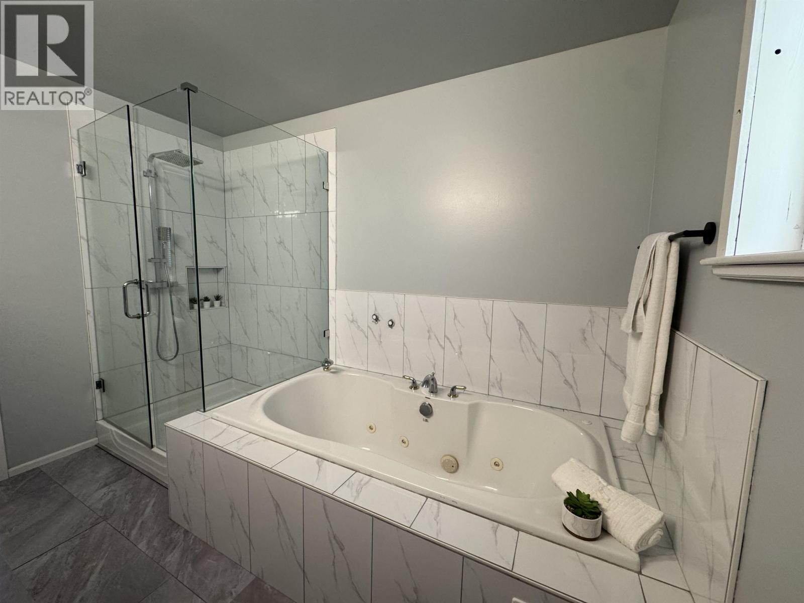 714 CHARTER ROAD, Mayne Island