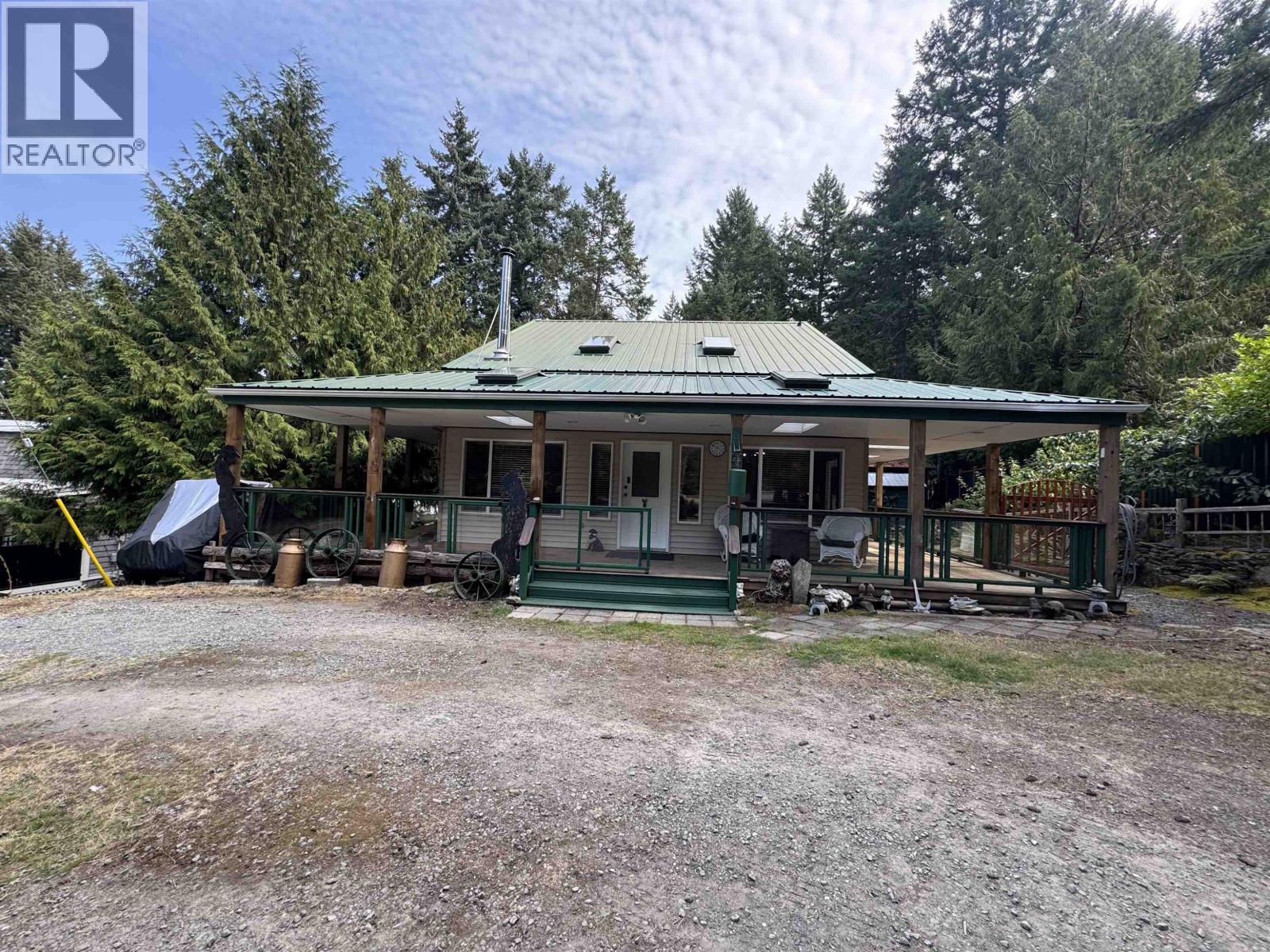 714 CHARTER ROAD, Mayne Island