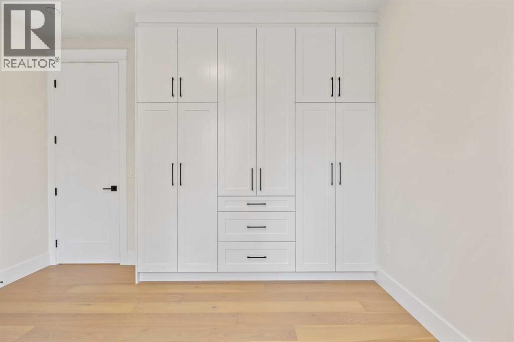 Single Family House for Sale in  Vardana Place NW Varsity Calgary 