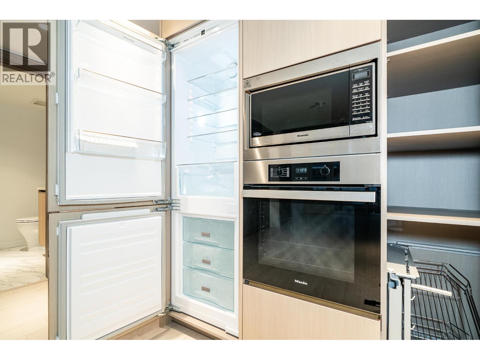 #582-8608 HAZELBRIDGE Way, Richmond