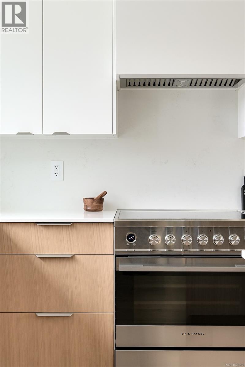 2 2268 Bowker Ave, Oak Bay