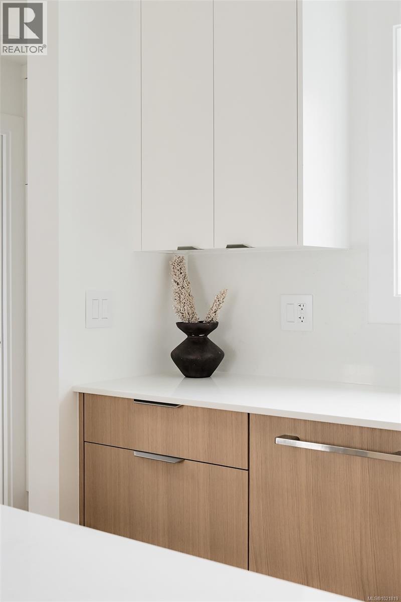 2 2268 Bowker Ave, Oak Bay