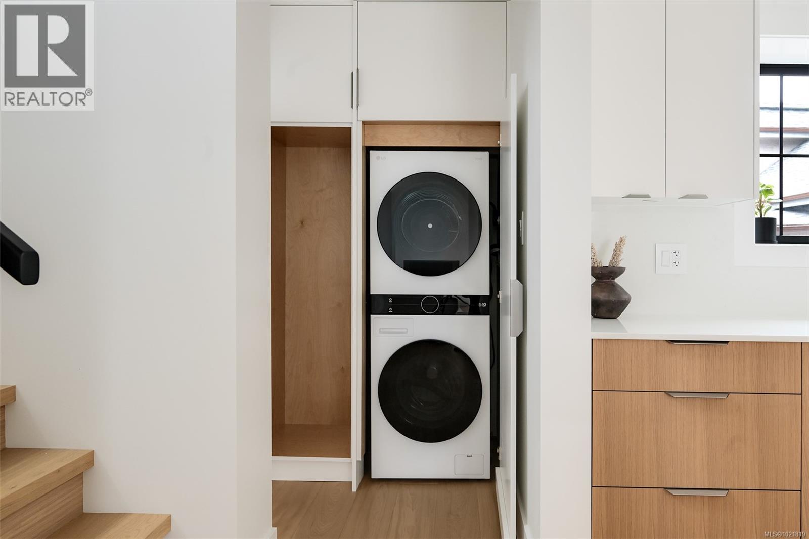 2 2268 Bowker Ave, Oak Bay