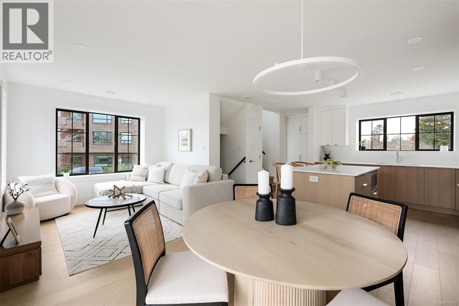 2 2268 Bowker Ave, Oak Bay