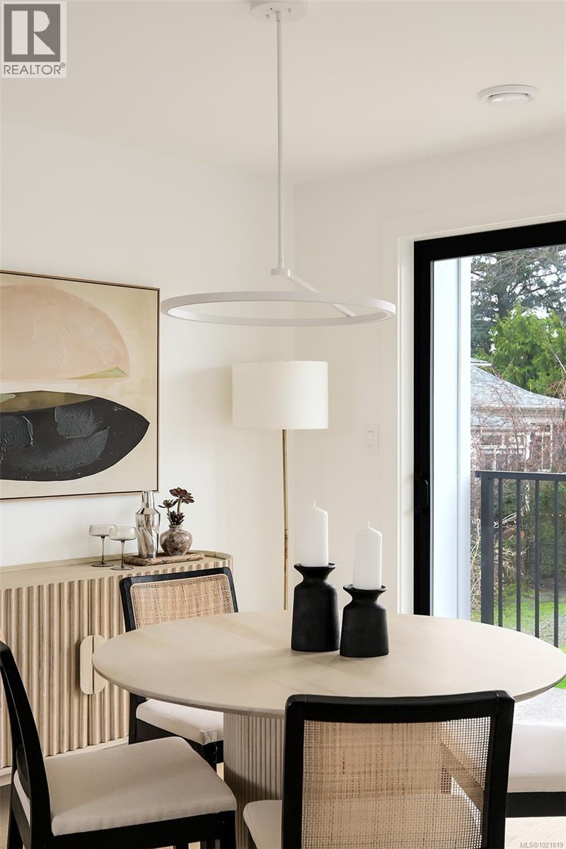 2 2268 Bowker Ave, Oak Bay